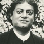 ಅವರು ಏಳಿ, ಎದ್ದೇಳಿ, ಗುರಿ ತಲುಪುವವರೆಗೂ ನಿಲ್ಲದಿರಿ ಎಂದು ಪ್ರೇರೇಪಿಸಿದರೆ, ಇವರು ಬನ್ನಿ ಭಜನೆಗಿಷ್ಟು ಎಂದು ಕಿಸೆಗೆ ಕೈ ಹಾಕುತ್ತಾರೆ!